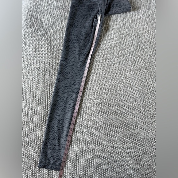 lululemon athletica Gray Patterned Leggings - Picture 5 of 9